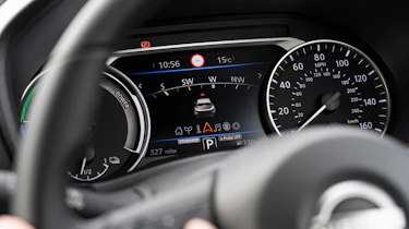 Nissan Juke - dials