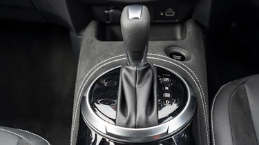 Nissan Juke - gear selector