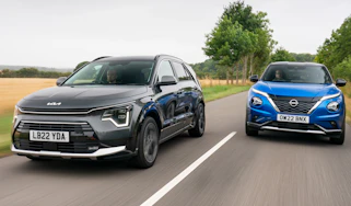 Kia Niro and Nissan Juke - front tracking