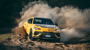 Lamborghini Urus Performante - cornering on dirt
