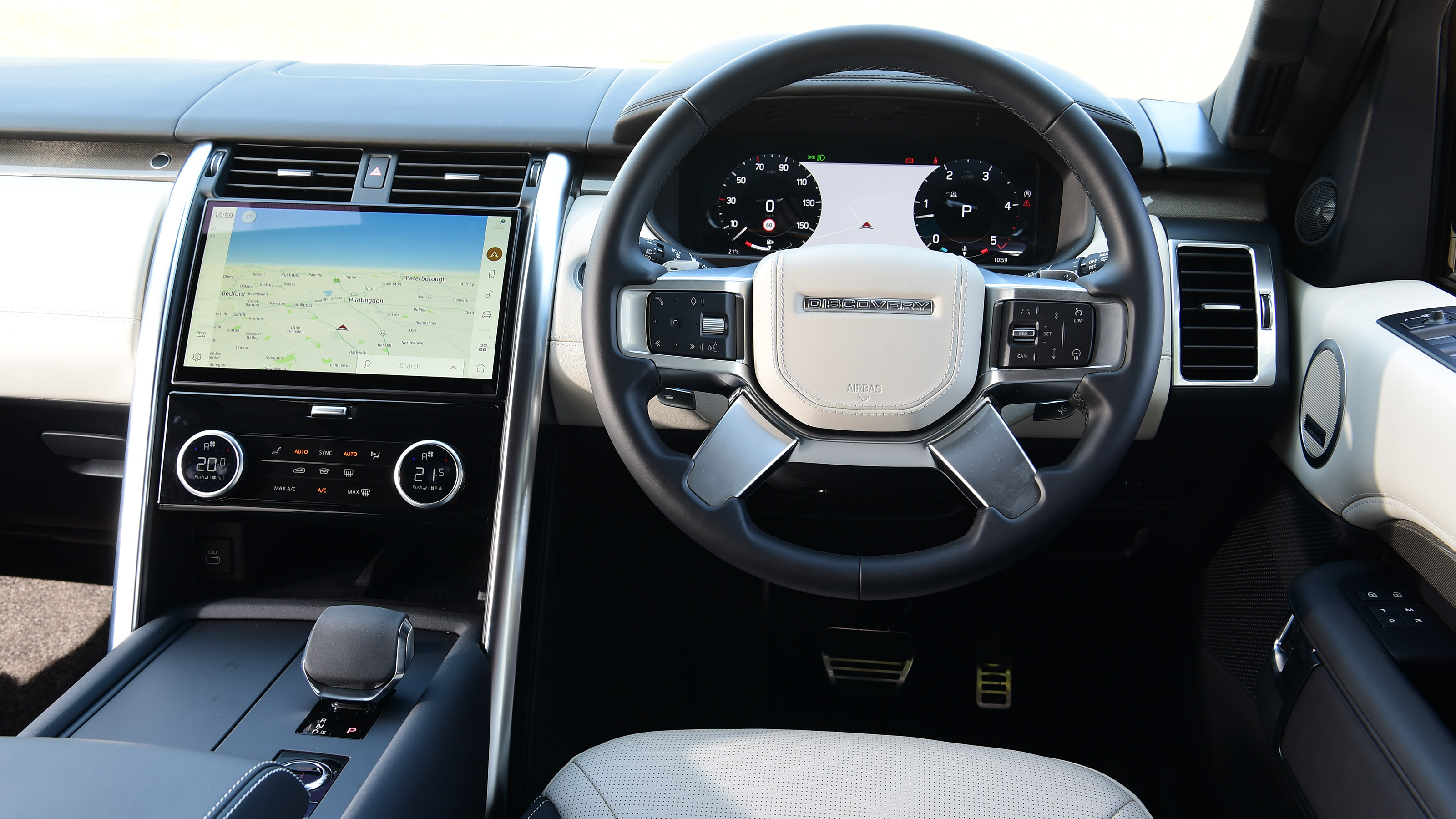 Land Rover Discovery Metropolitan Edition - dash