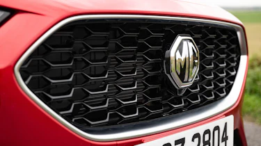 MG ZS - grille with MG badge