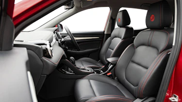 MG ZS - front seats