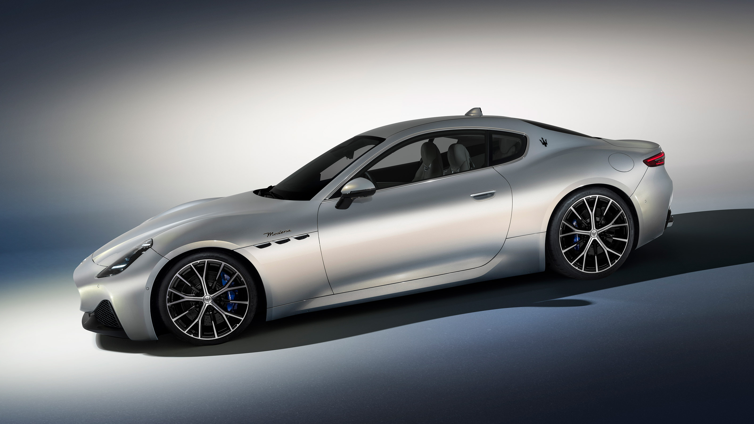 Maserati GranTurismo Modena - side
