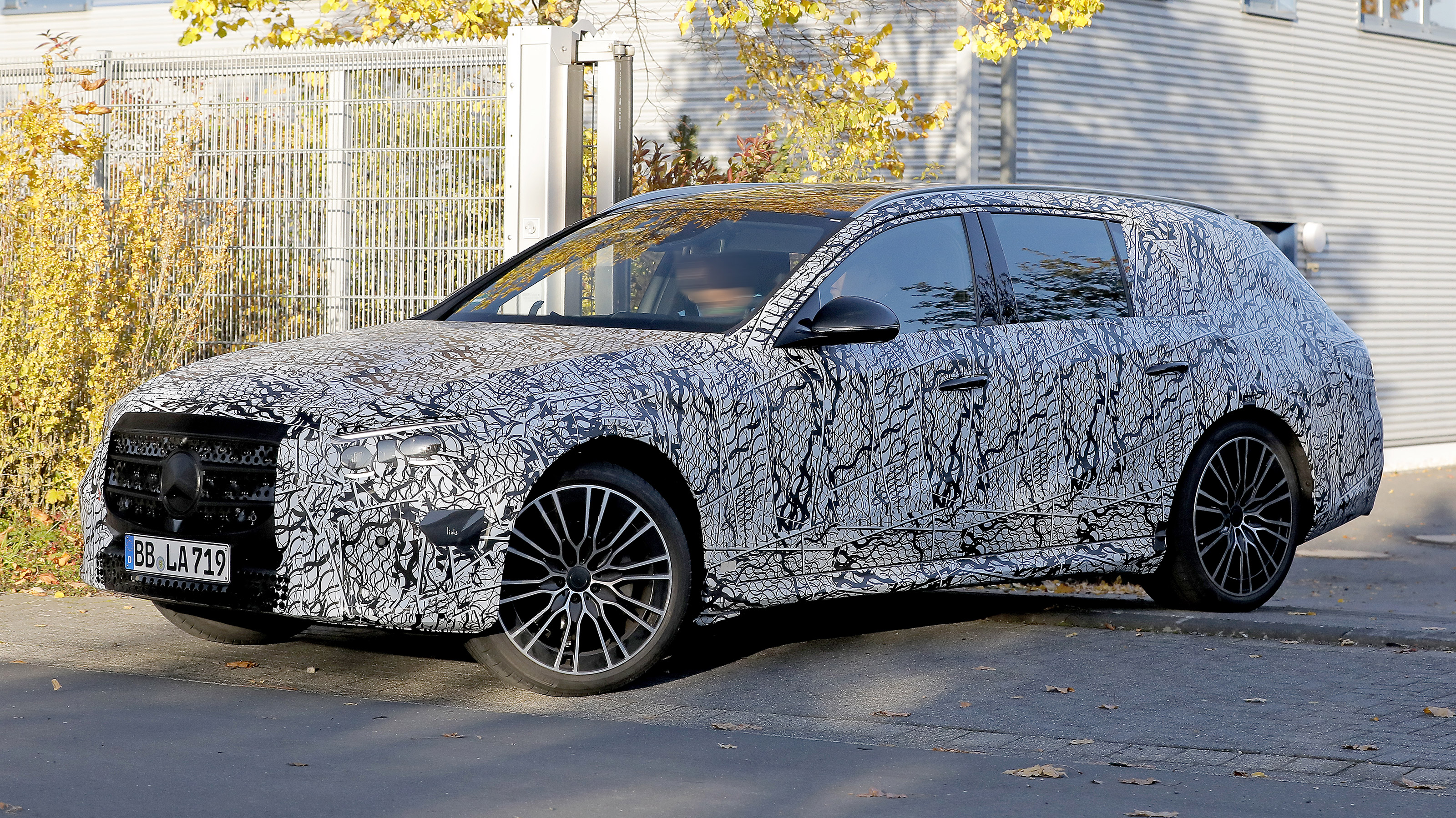Mercedes E-Class Estate spyshot 2