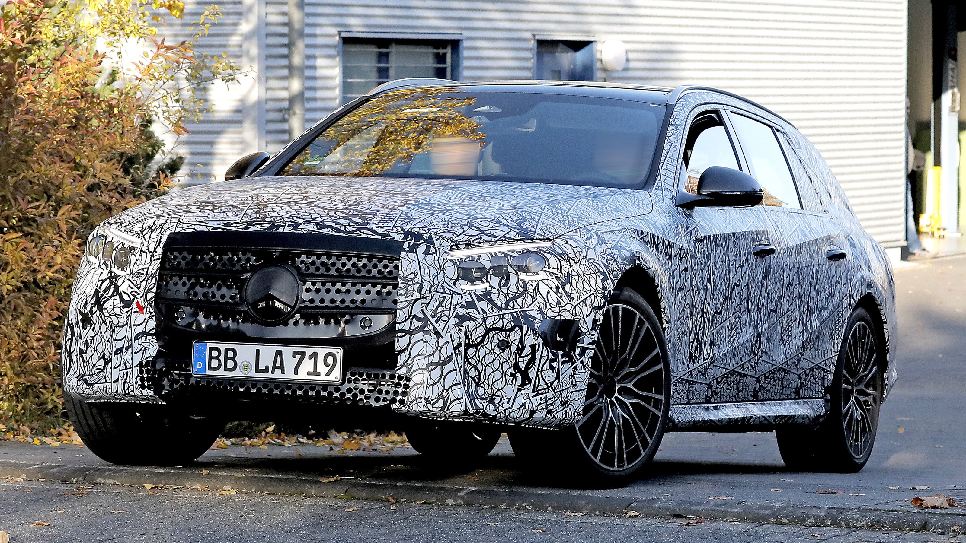 Mercedes E-Class Estate spyshot 1