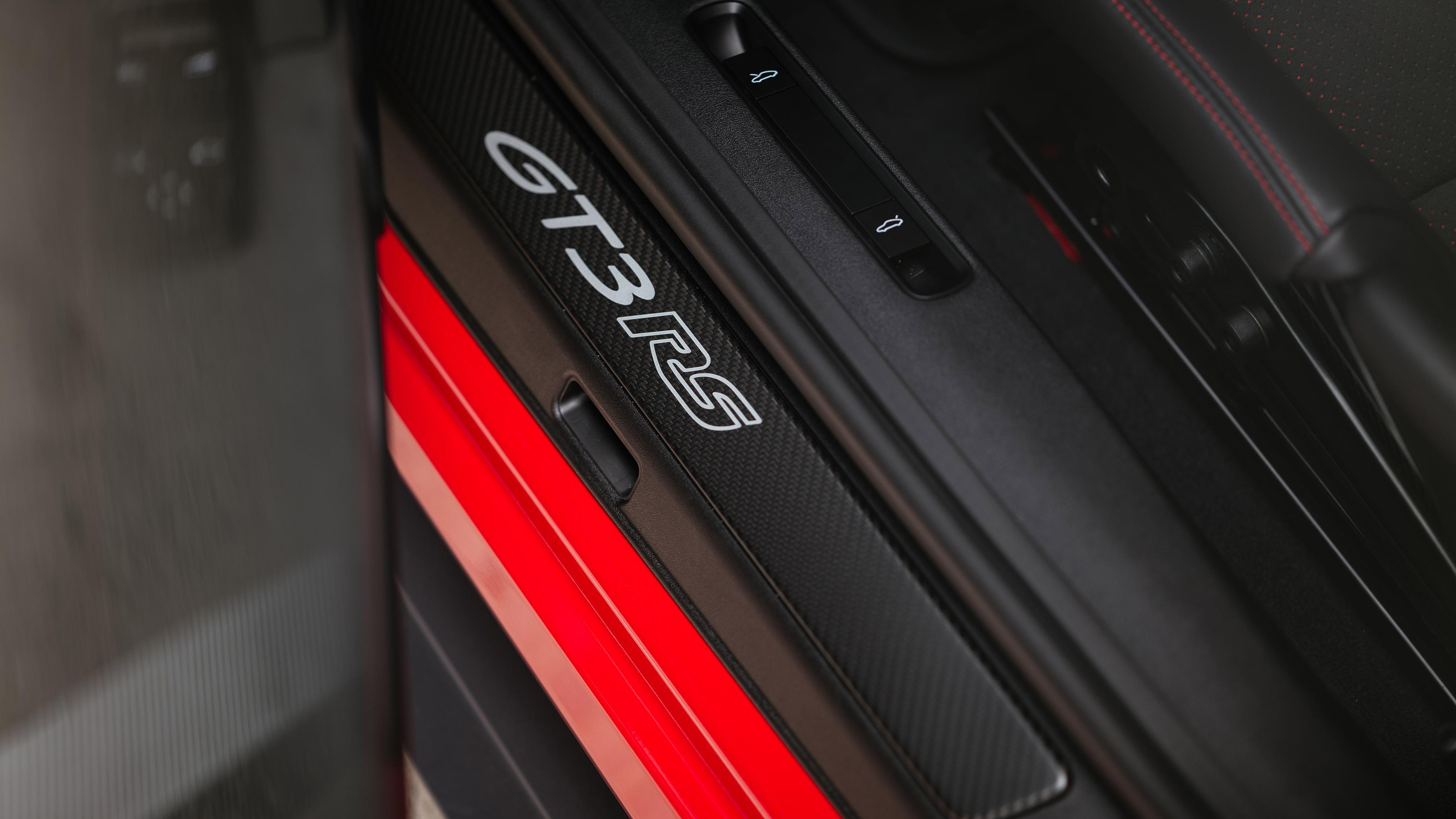Porsche 911 GT3 RS - sill