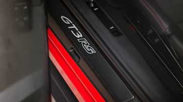 Porsche 911 GT3 RS - sill