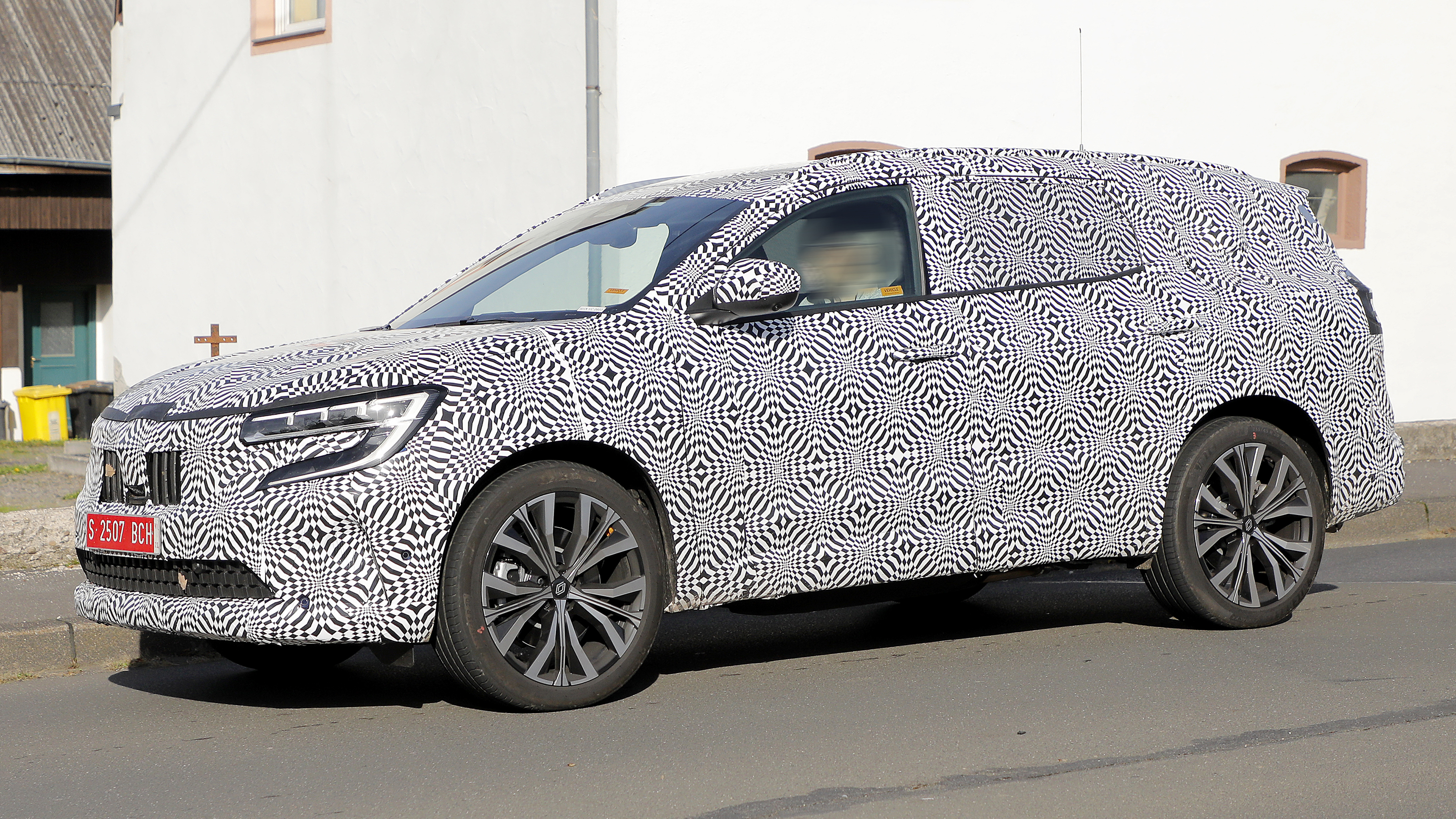 Renault Grand Austral (camouflaged) - front angle