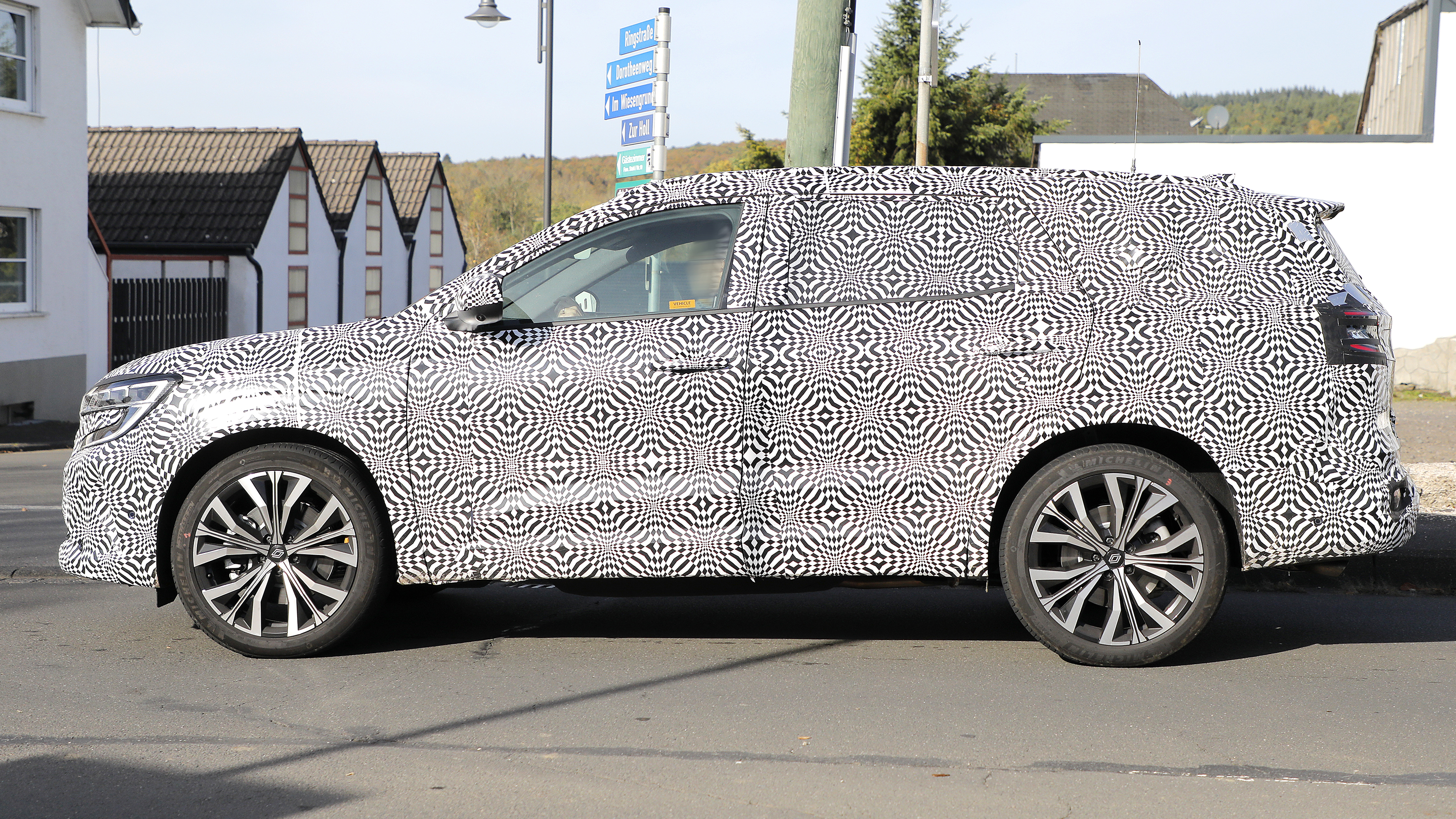 Renault Grand Austral (camouflaged) - side