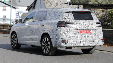 Renault Grand Austral (camouflaged) - rear angle