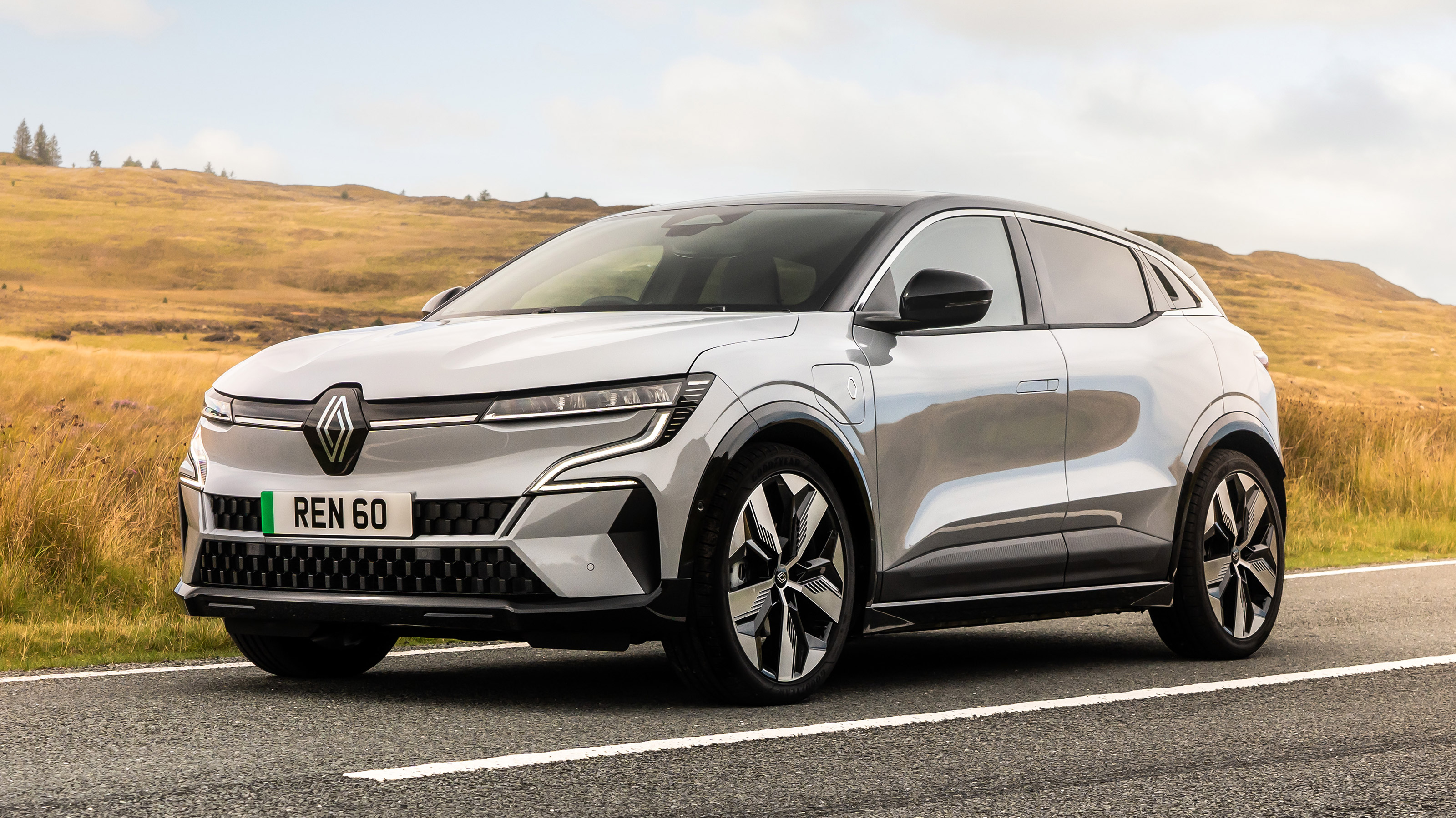 Renault Megane E-Tech - front static