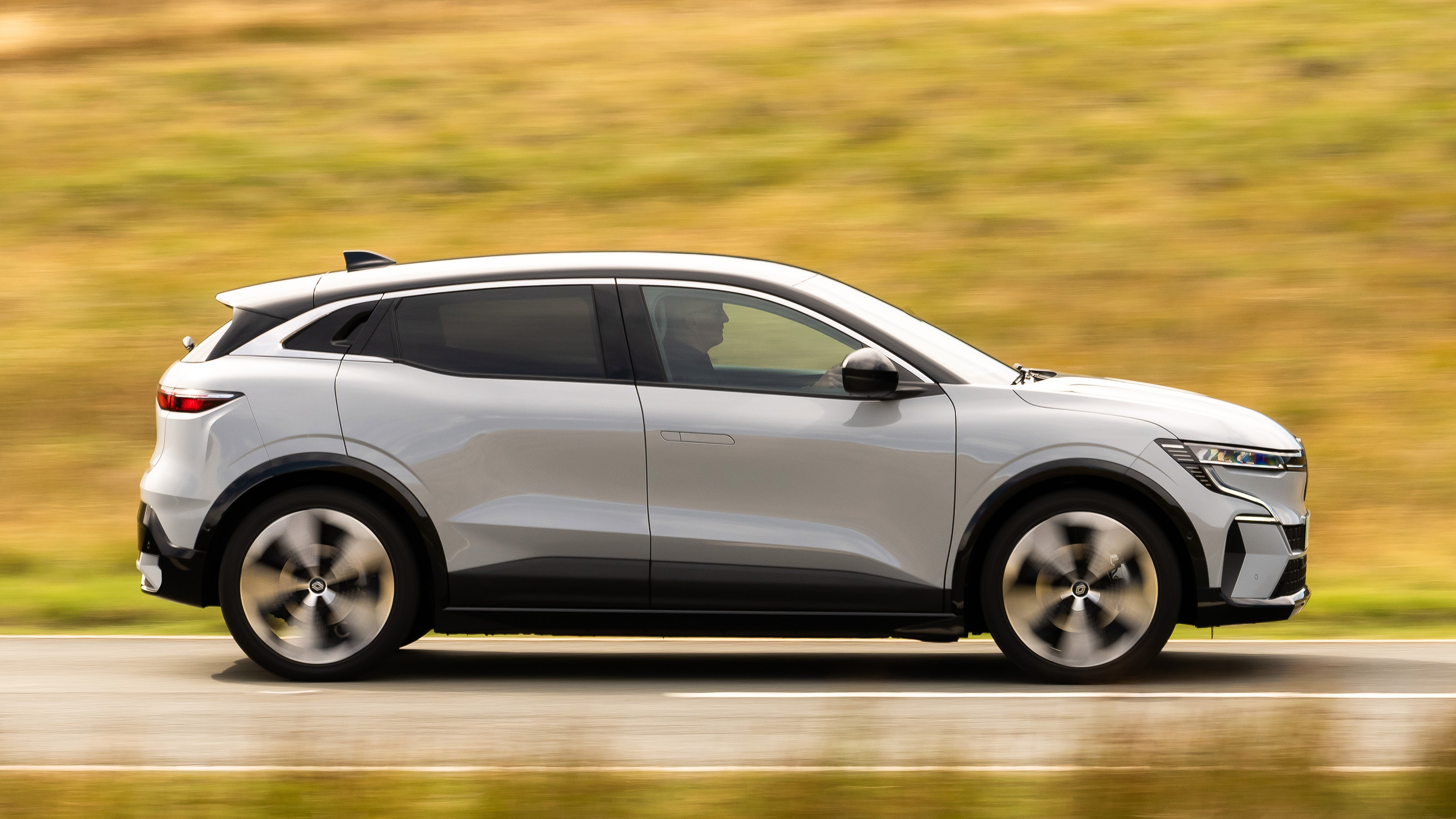 Renault Megane E-Tech - side