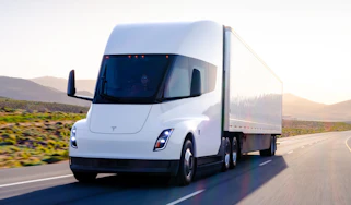 Tesla Semi - front/right