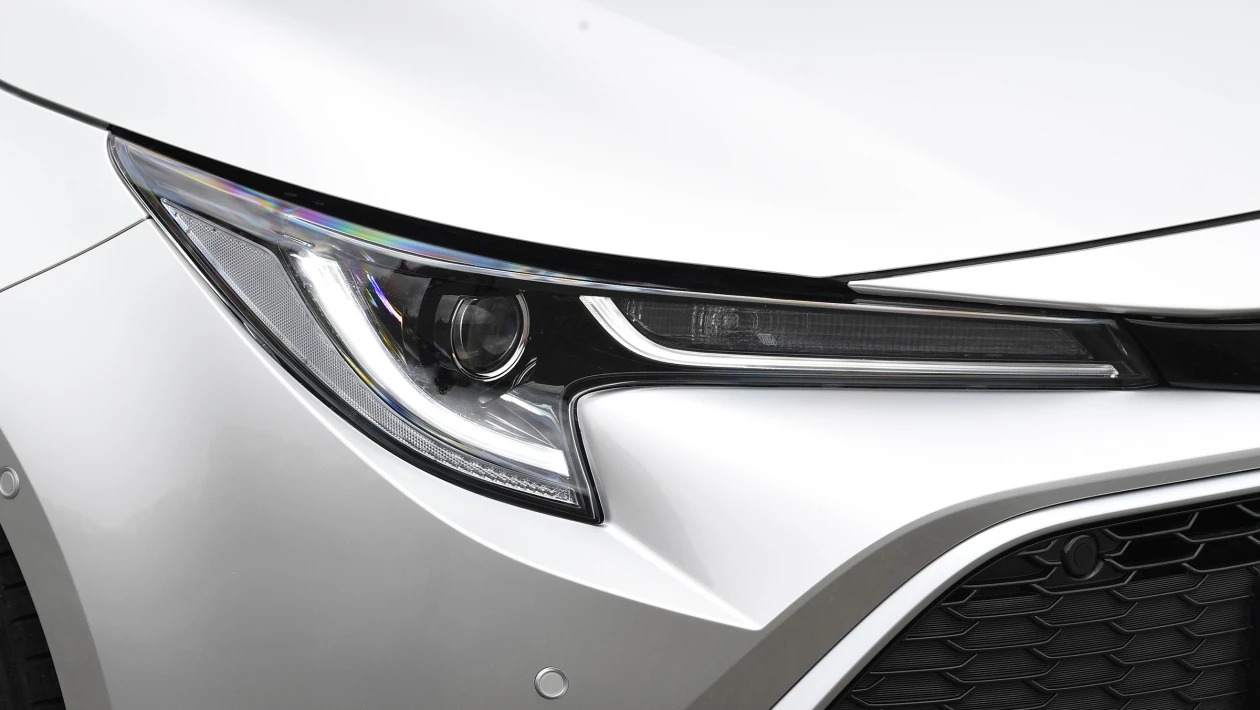 Used Toyota Corolla - front light