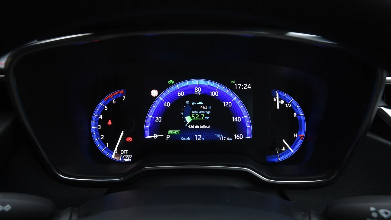 Used Toyota Corolla - dials