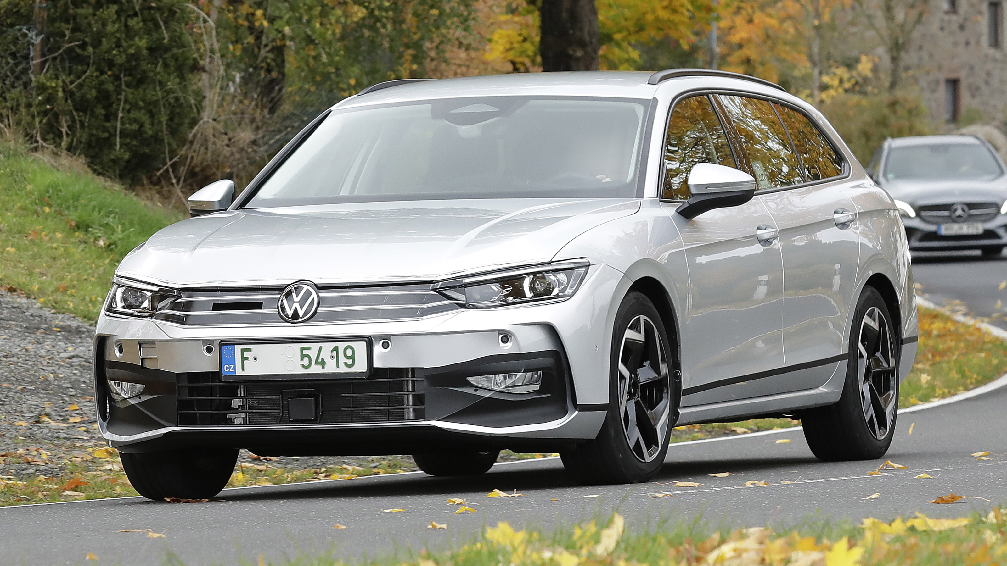 Volkswagen Passat spyshot 2