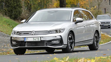 Volkswagen Passat spyshot 2