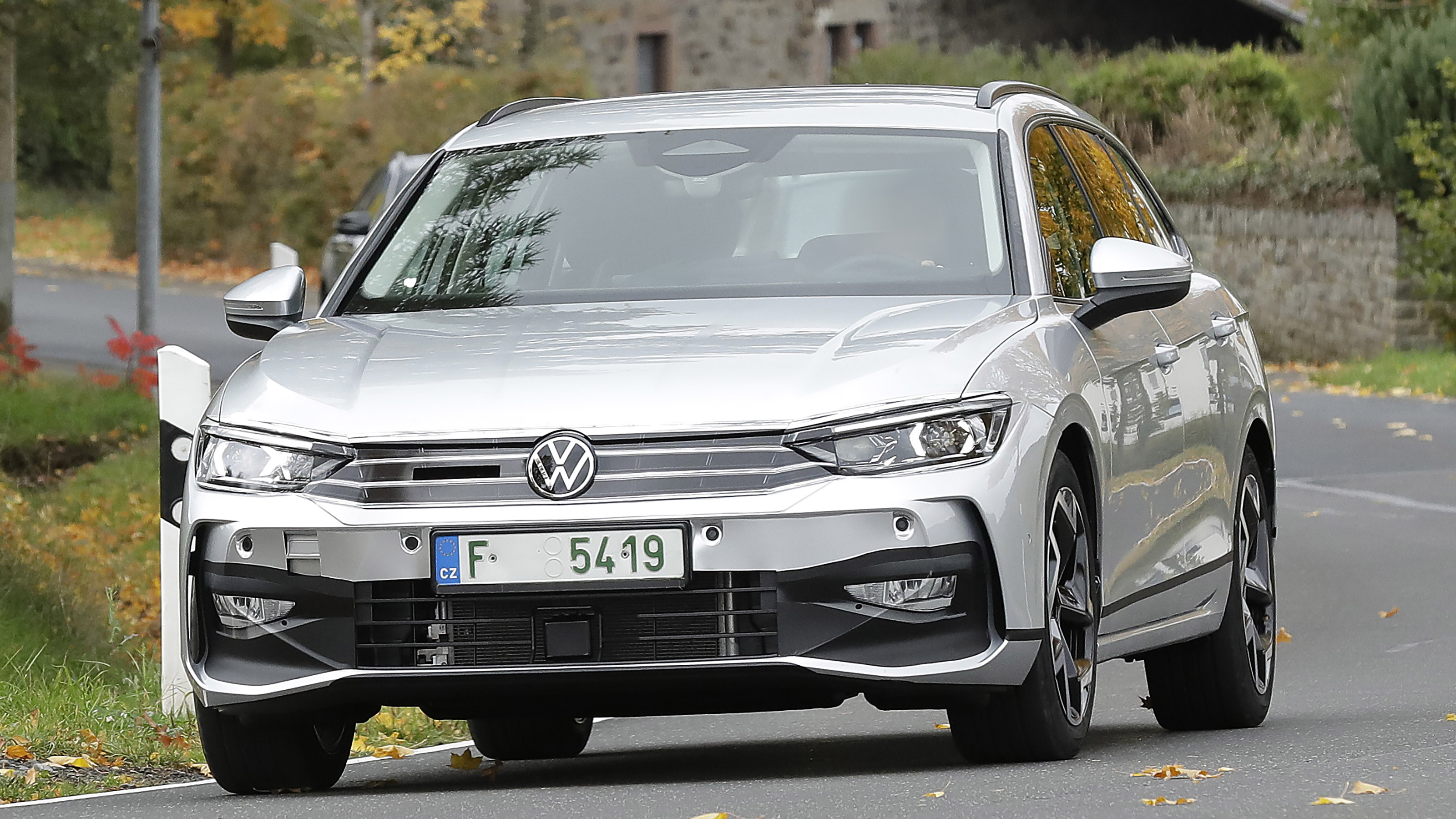 Volkswagen Passat spyshot 1