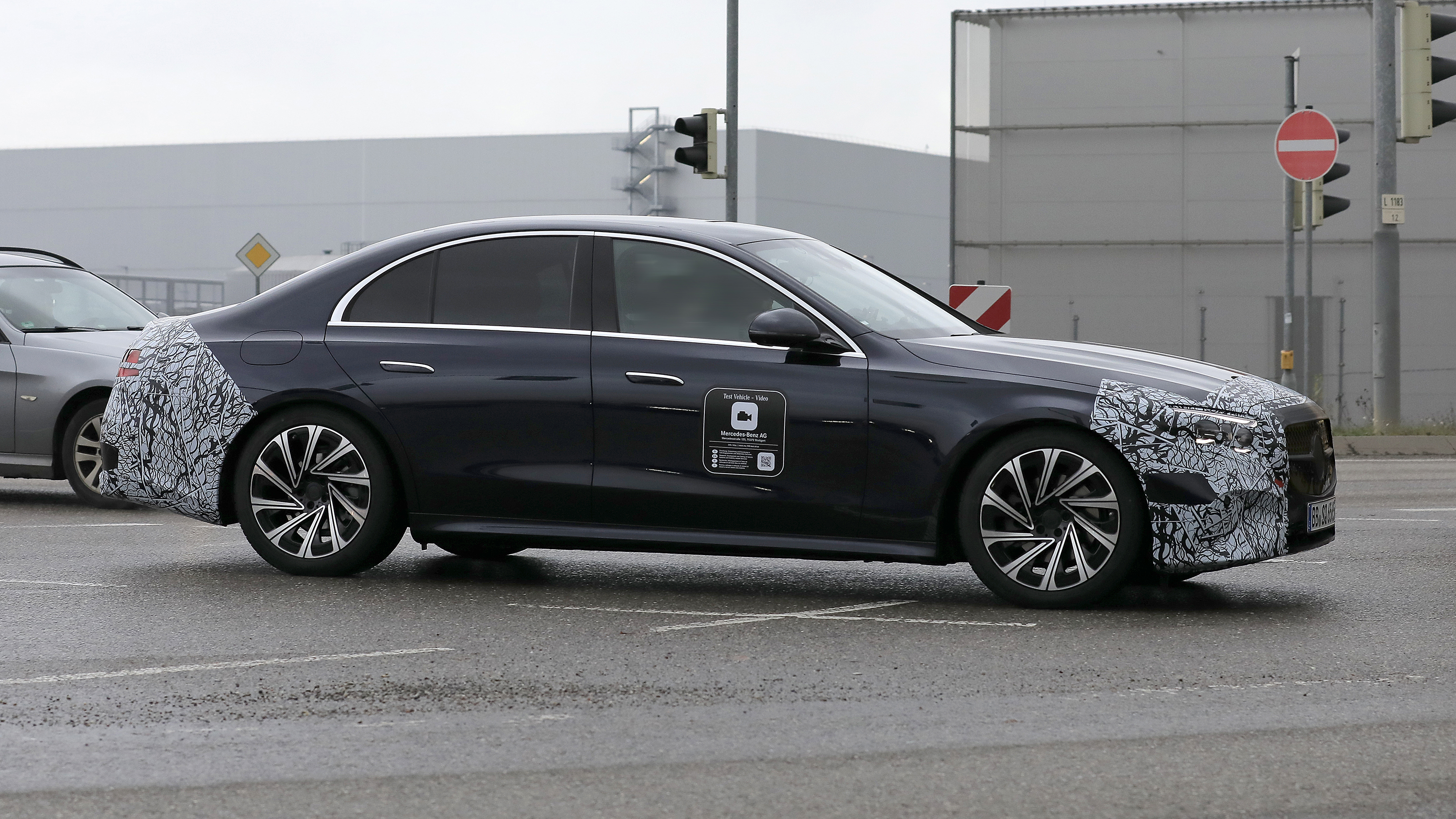 Mercedes E-Class spyshot -side