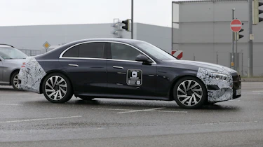 Mercedes E-Class spyshot -side