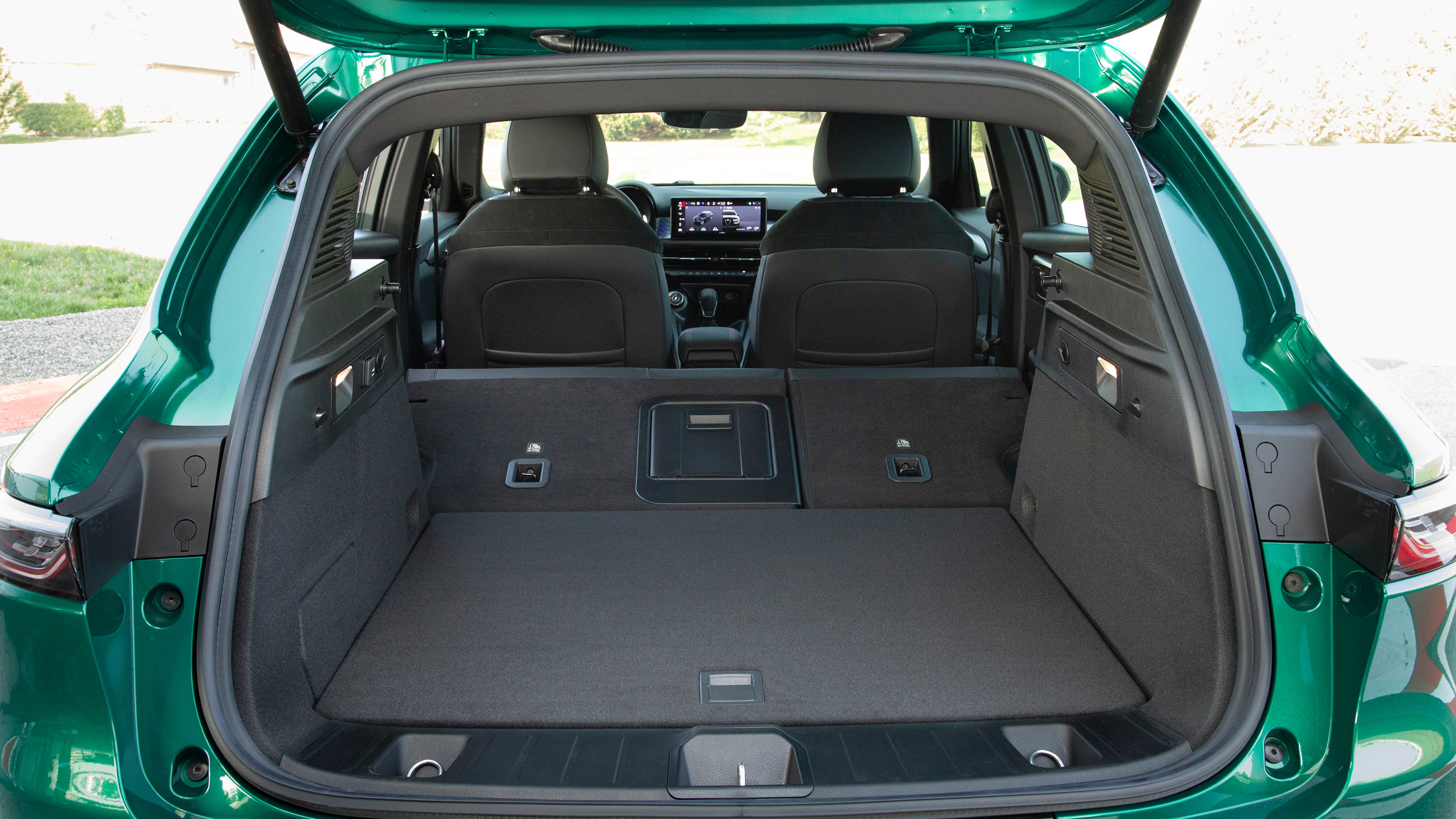 Alfa Romeo Tonale PHEV - boot seats down