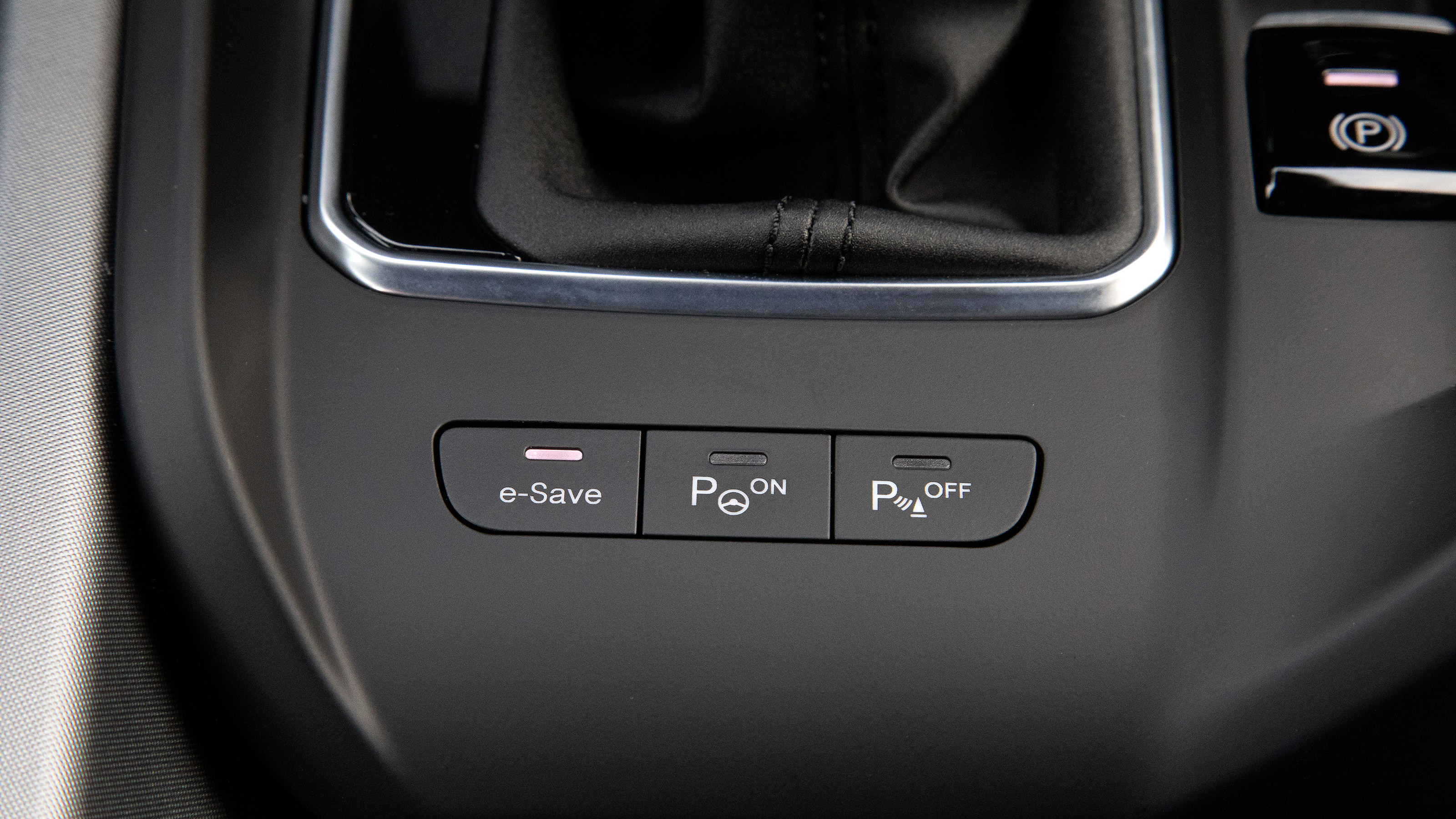 Alfa Romeo Tonale PHEV - buttons