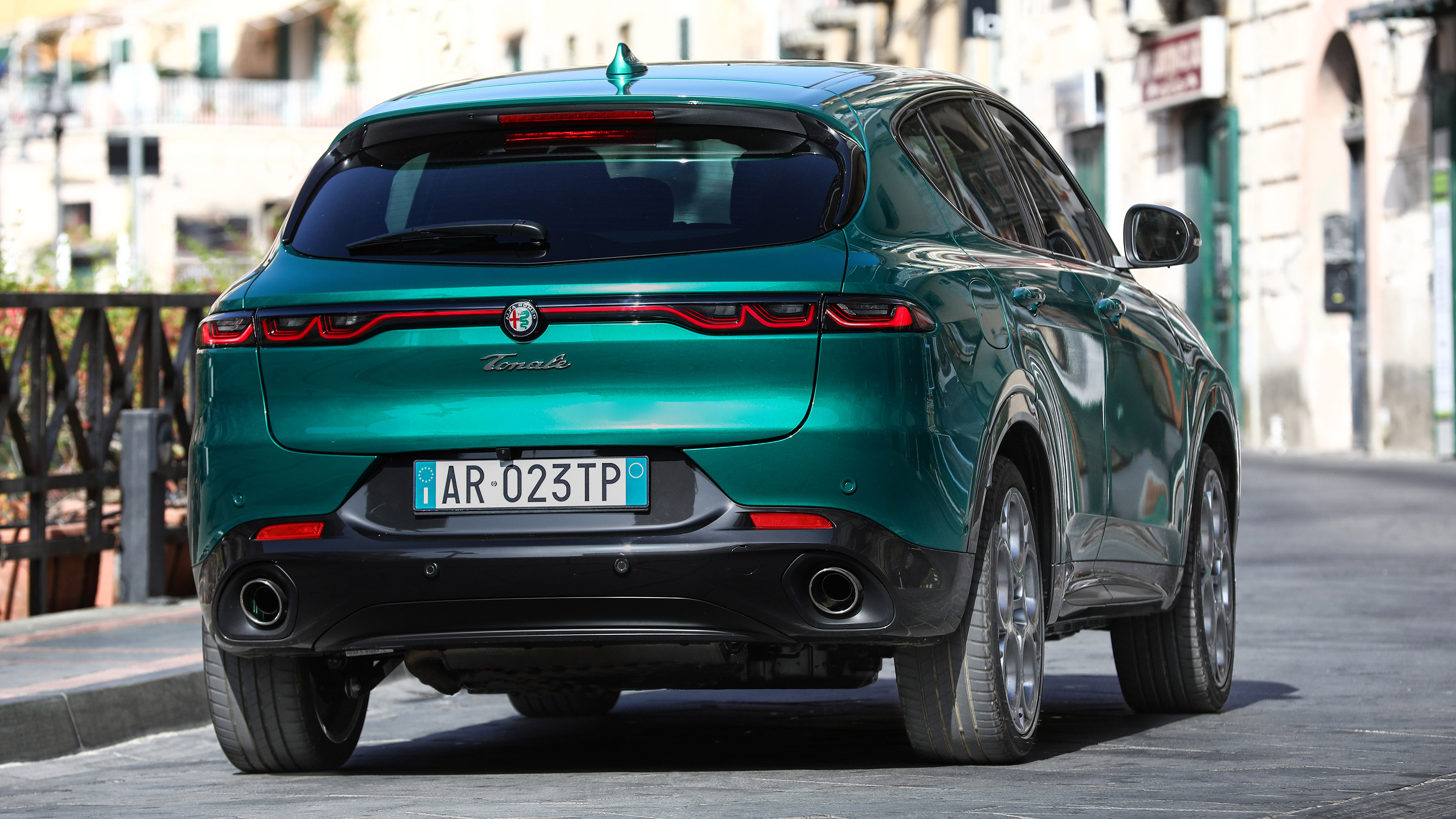 Alfa Romeo Tonale PHEV - rear action