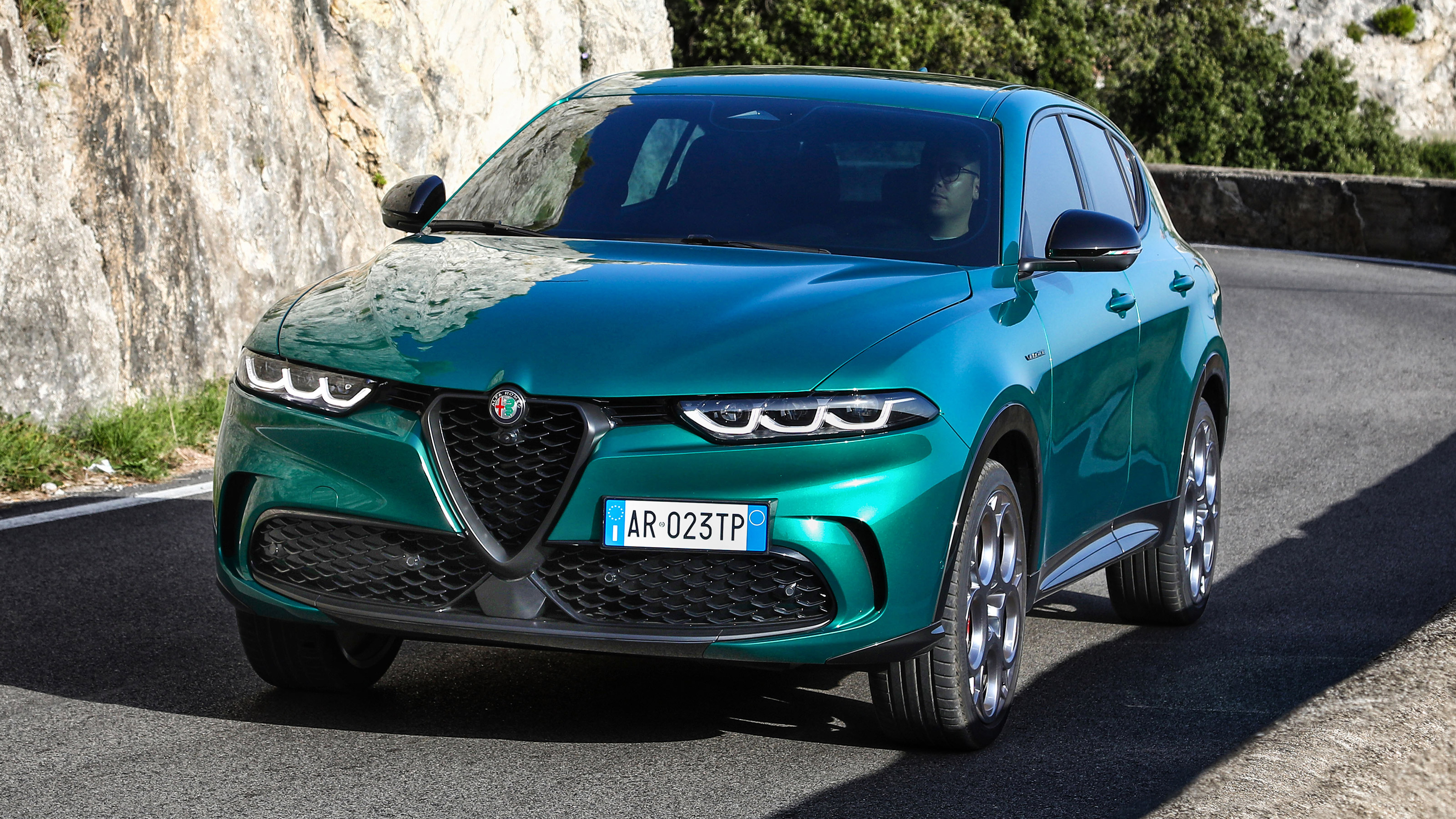 Alfa Romeo Tonale PHEV - front action