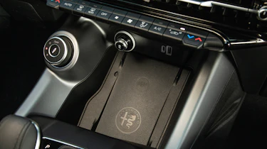 Alfa Romeo Tonale PHEV - interior