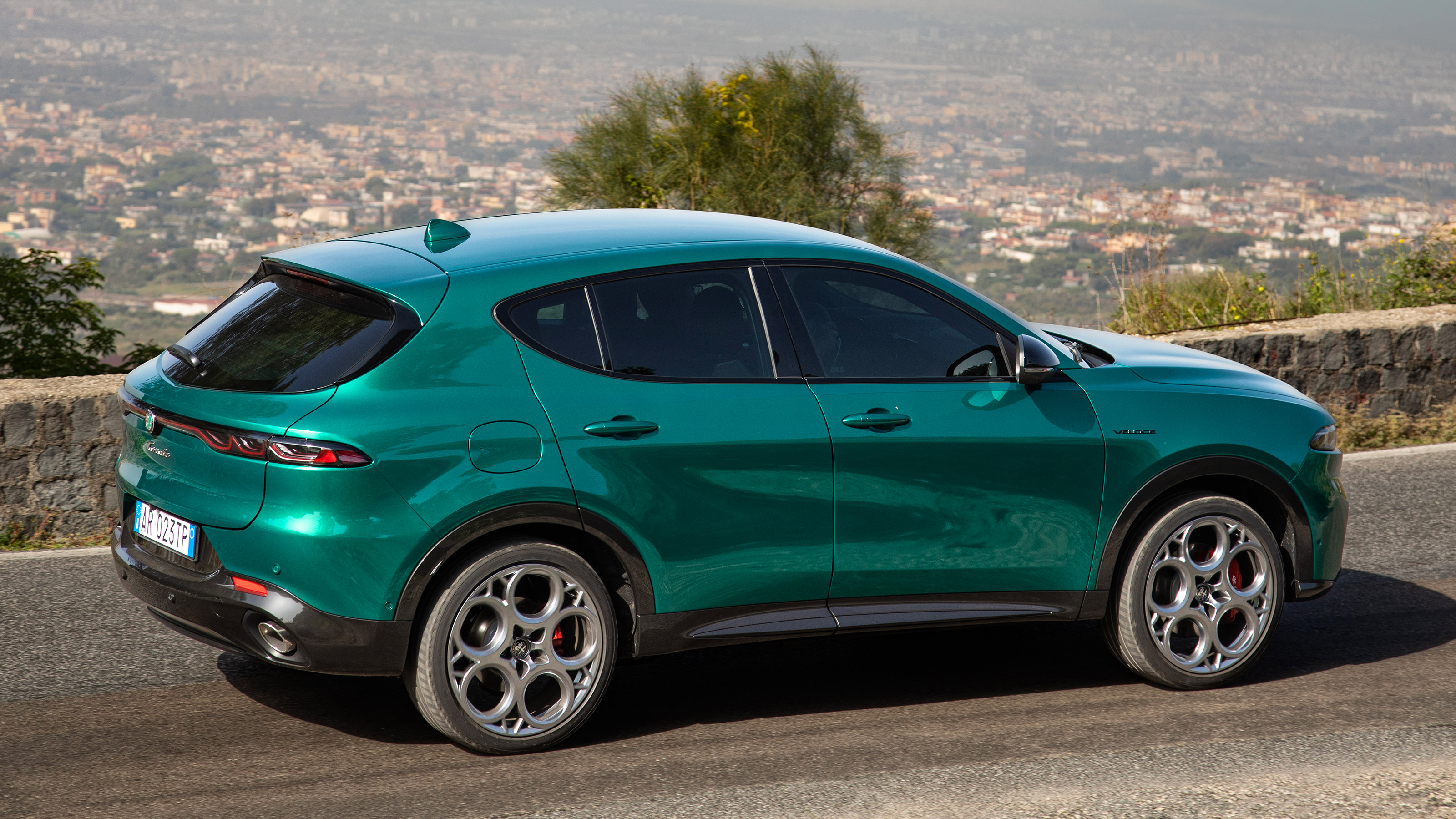 Alfa Romeo Tonale PHEV - rear
