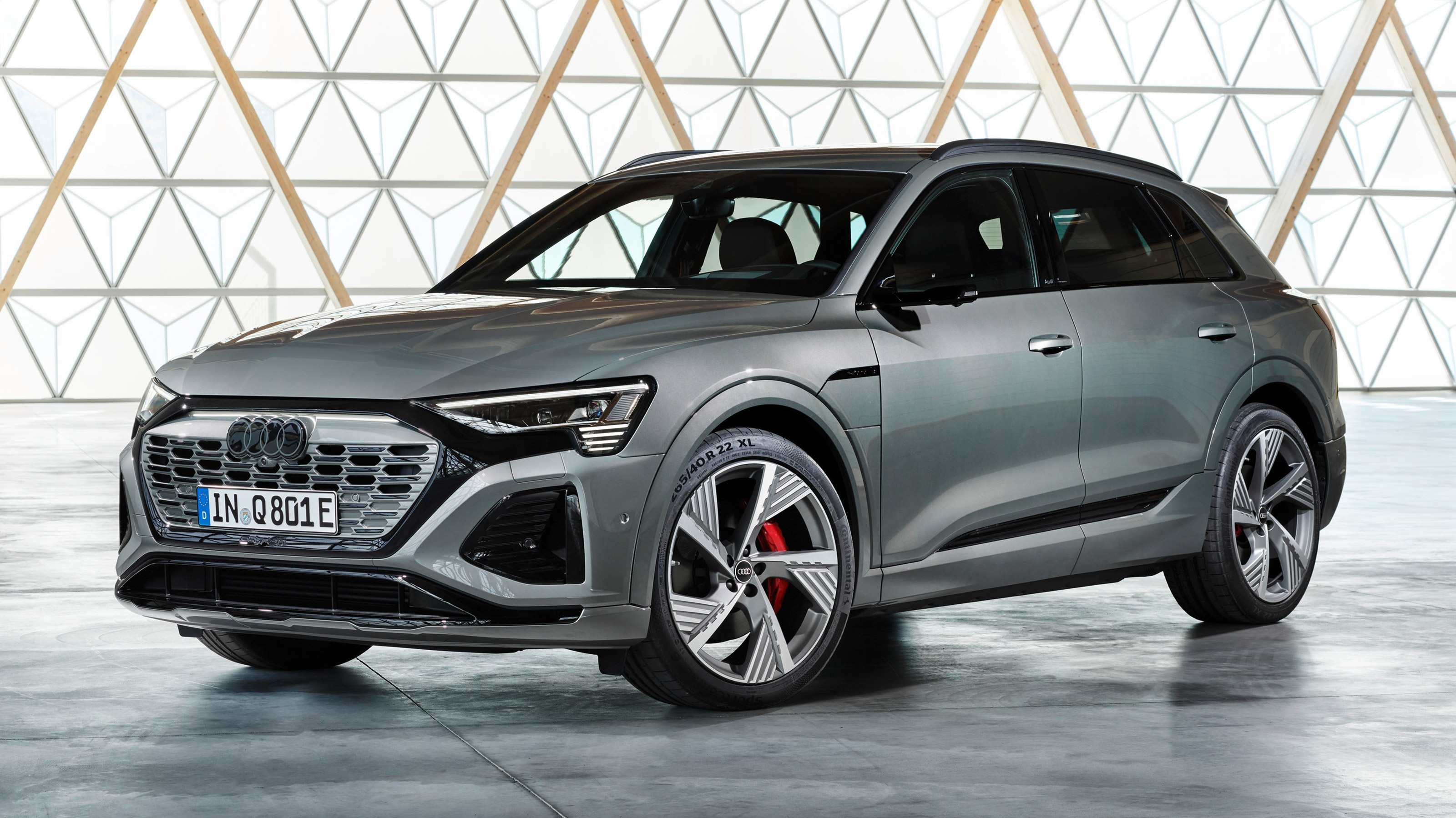 Audi Q8 e-tron - front static