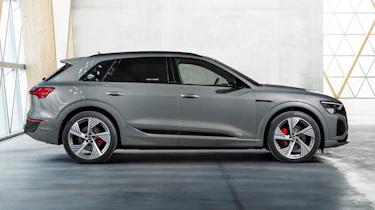 Audi Q8 e-tron - side
