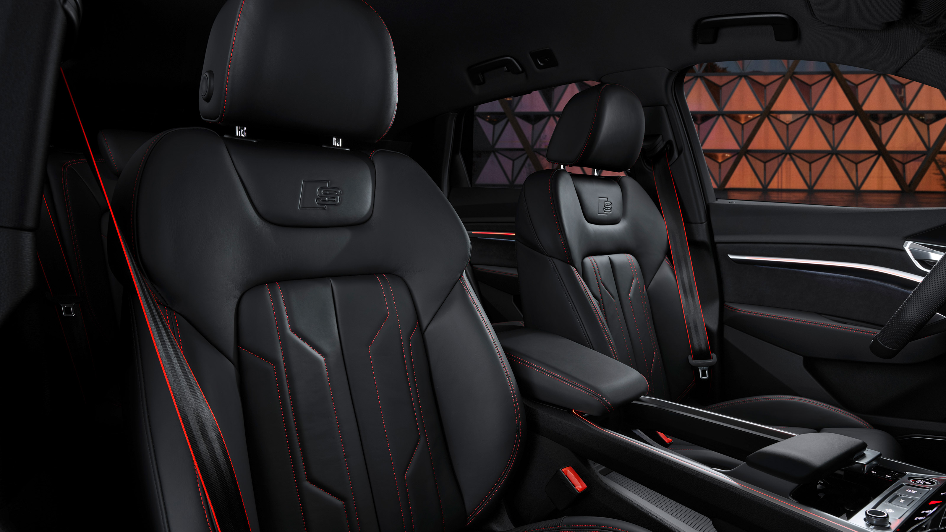 Audi Q8 e-tron - seats