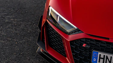 Audi R8 V10 GT RWD - front light