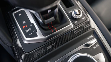 Audi R8 V10 GT RWD - interior detail