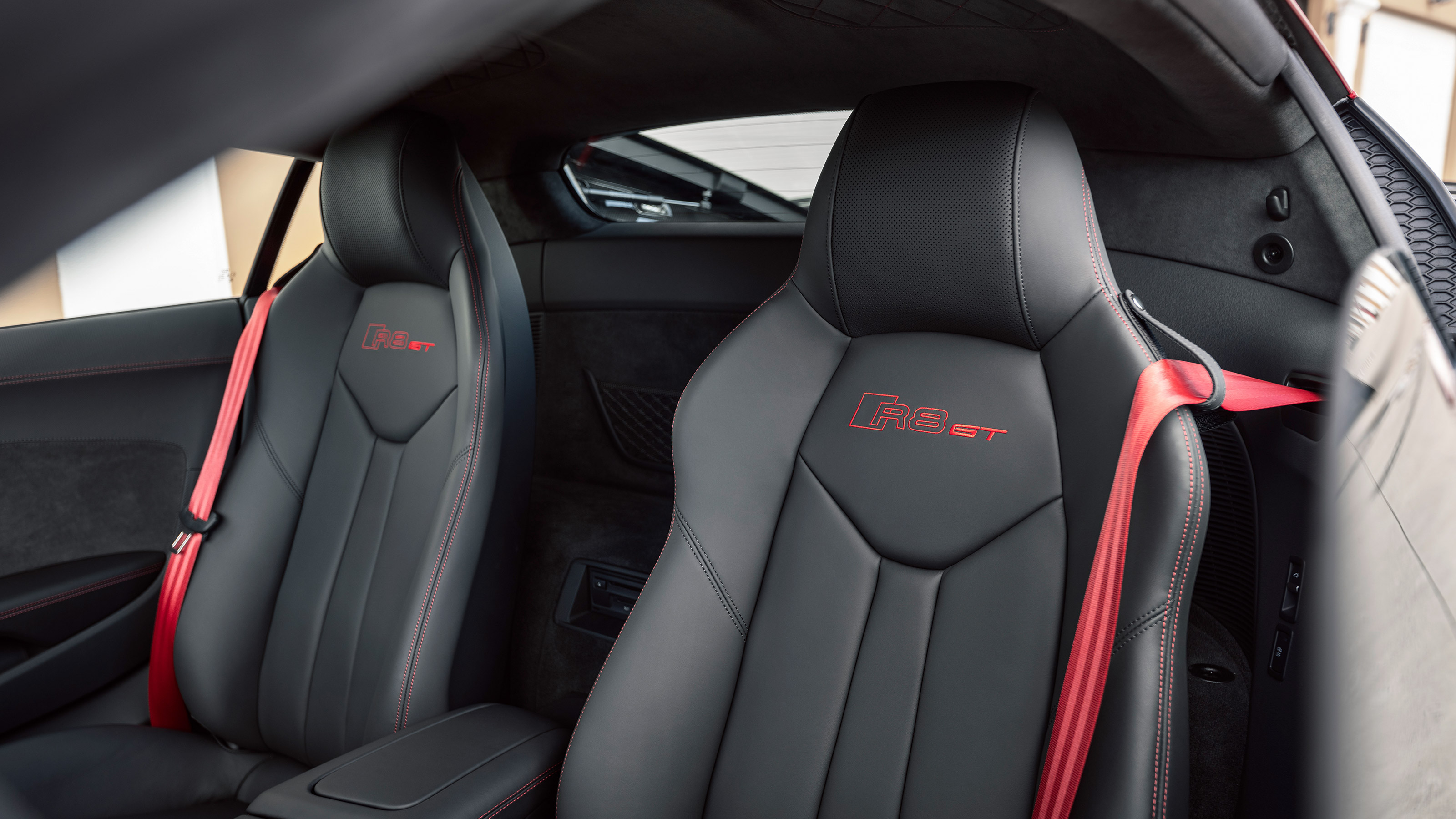 Audi R8 V10 GT RWD - seats