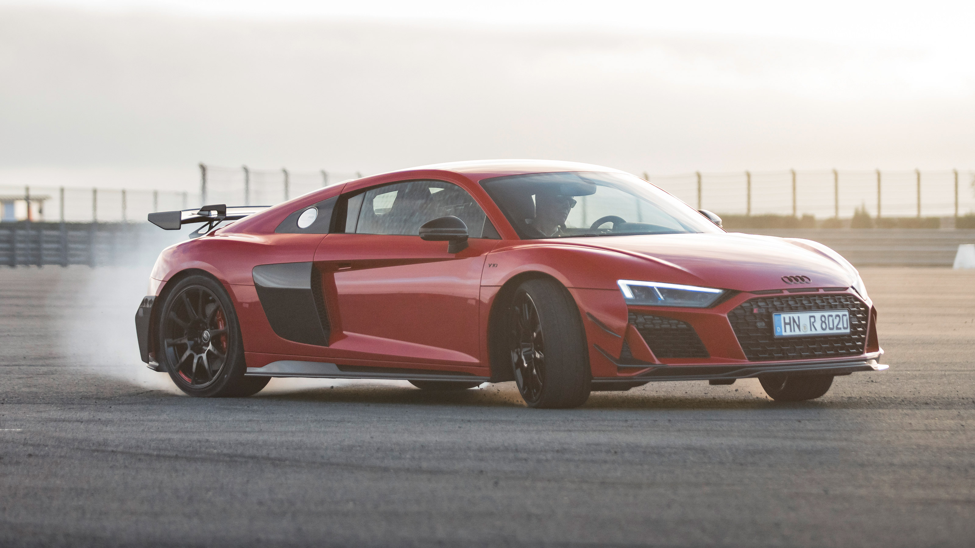 Audi R8 V10 GT RWD - front slide