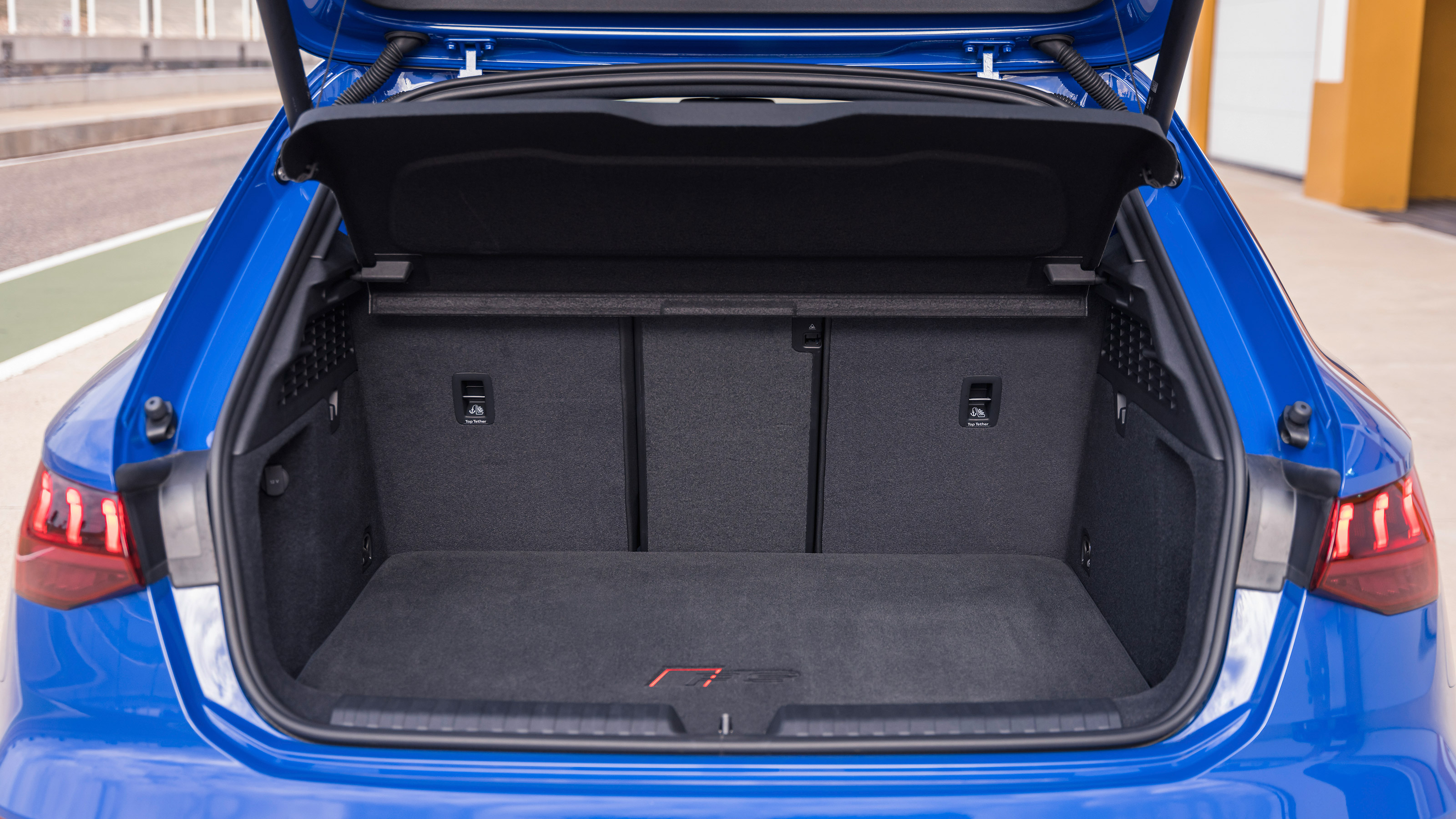 Audi RS 3 Sportback Performance Edition - boot
