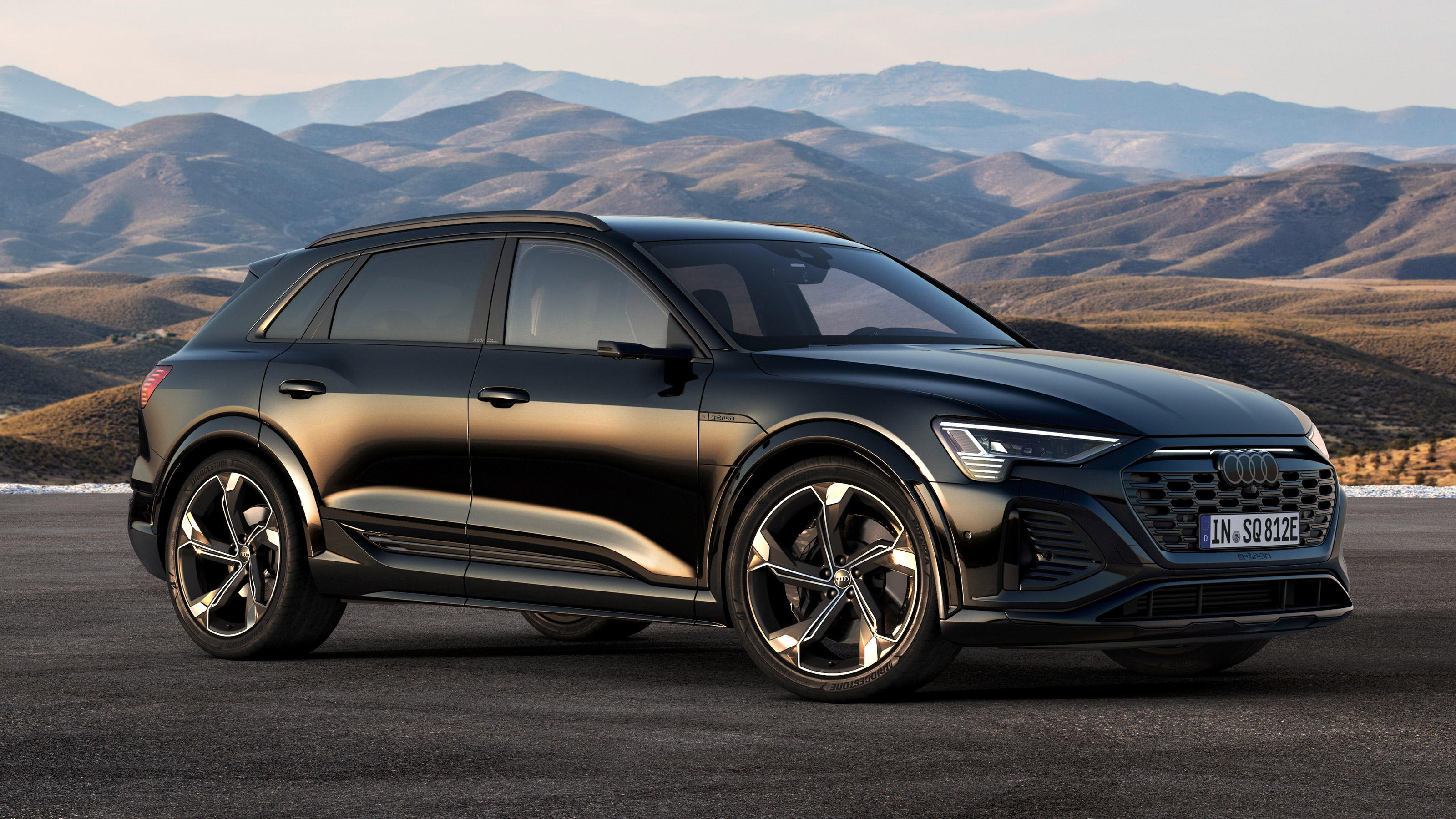 Audi SQ8 e-tron - front