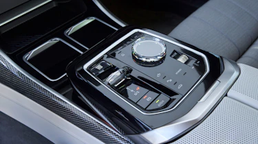 BMW 760i - centre console