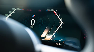 BMW X1 xDrive23i M Sport - dash display