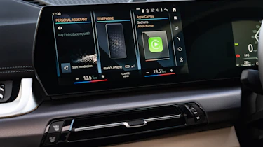 BMW X1 xDrive23i M Sport - infotainment screen