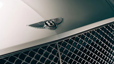 Bentley Bentayga Odyssean Edition - bonnet badge