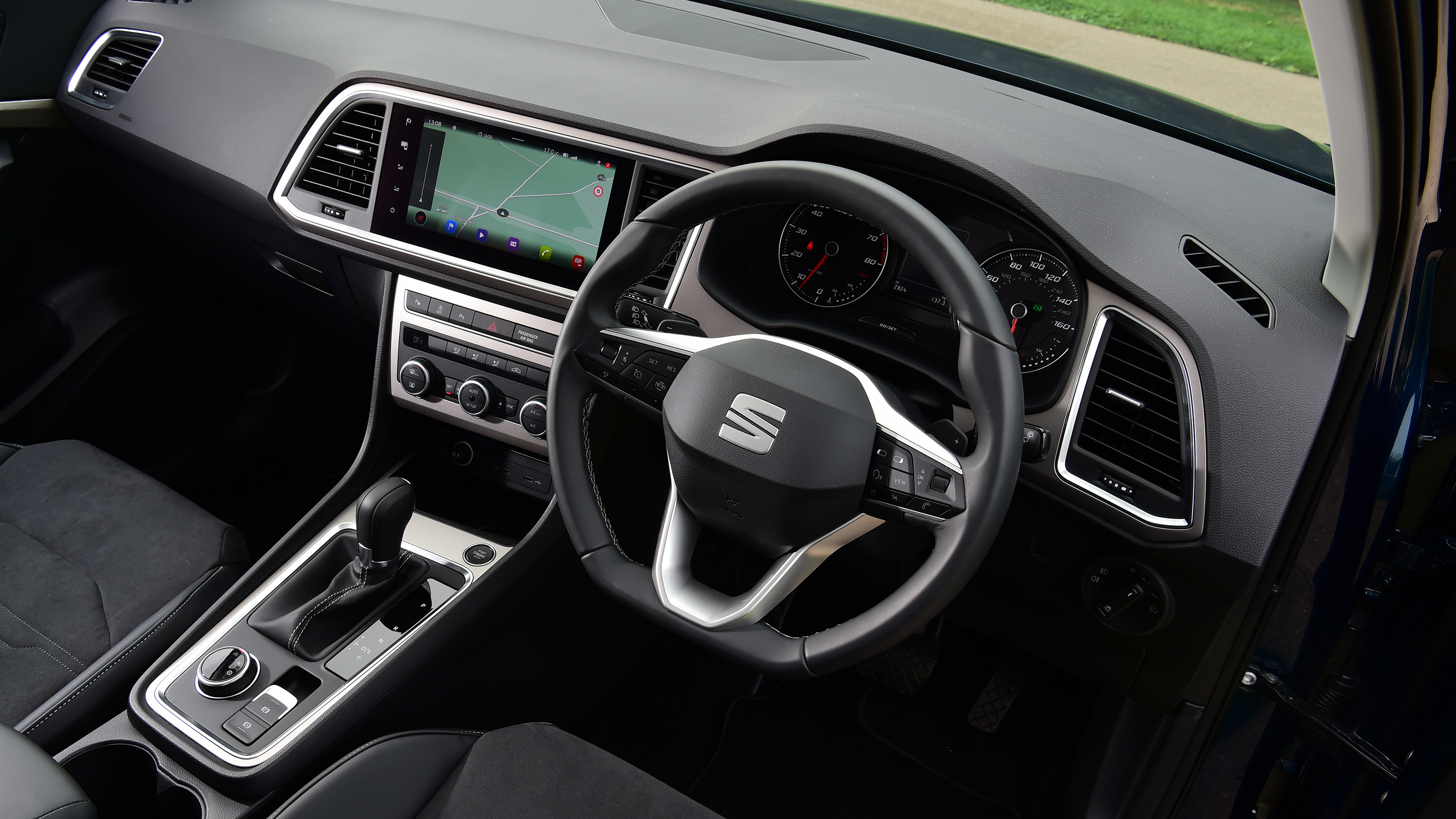 SEAT Ateca - interior (driver's door view)