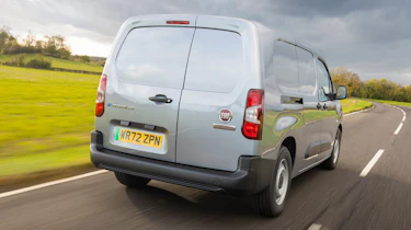 Fiat e-Doblo - rear tracking