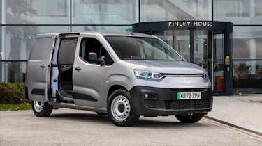 Fiat e-Doblo - front static - side door open