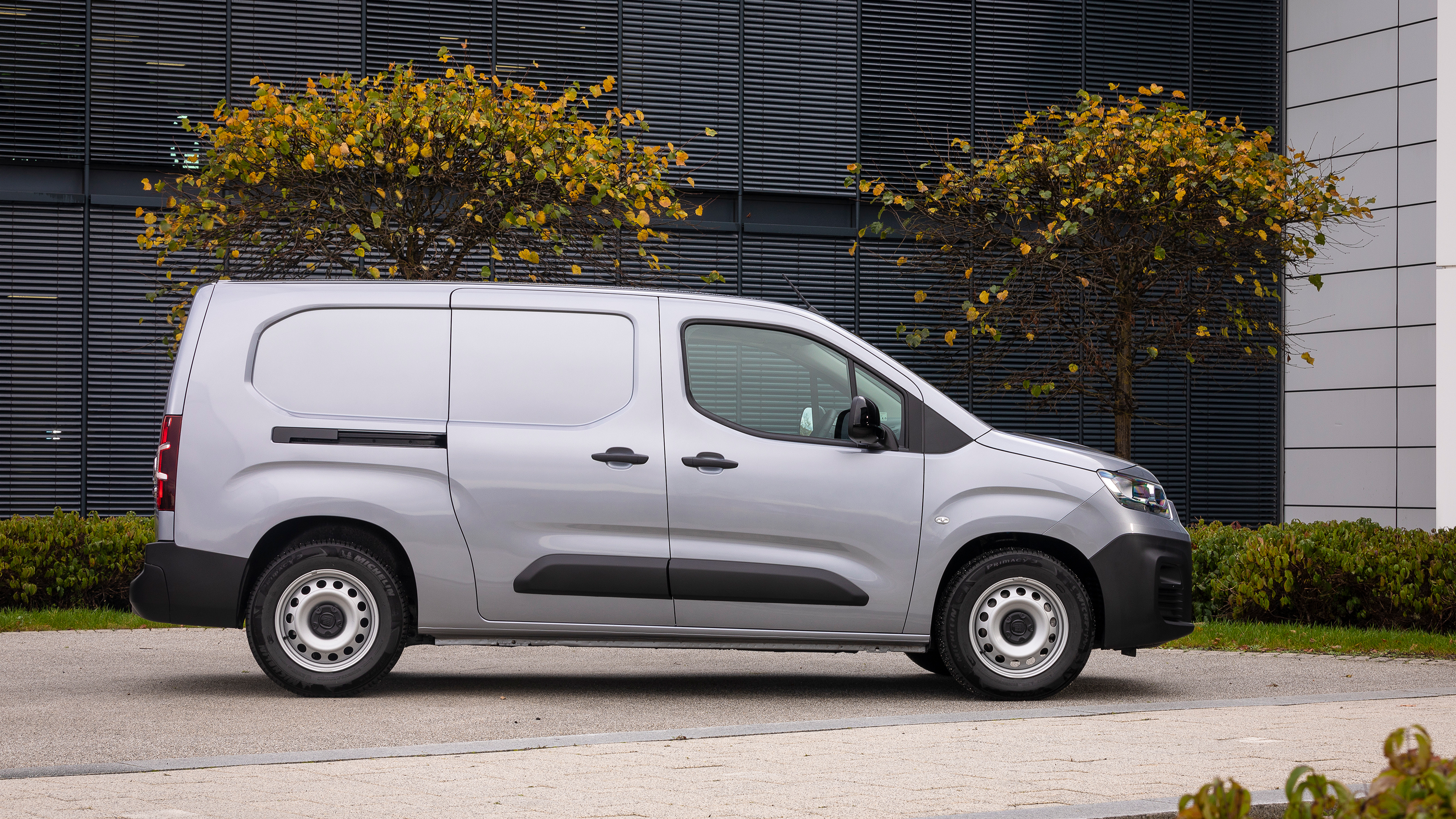 Fiat e-Doblo - side static
