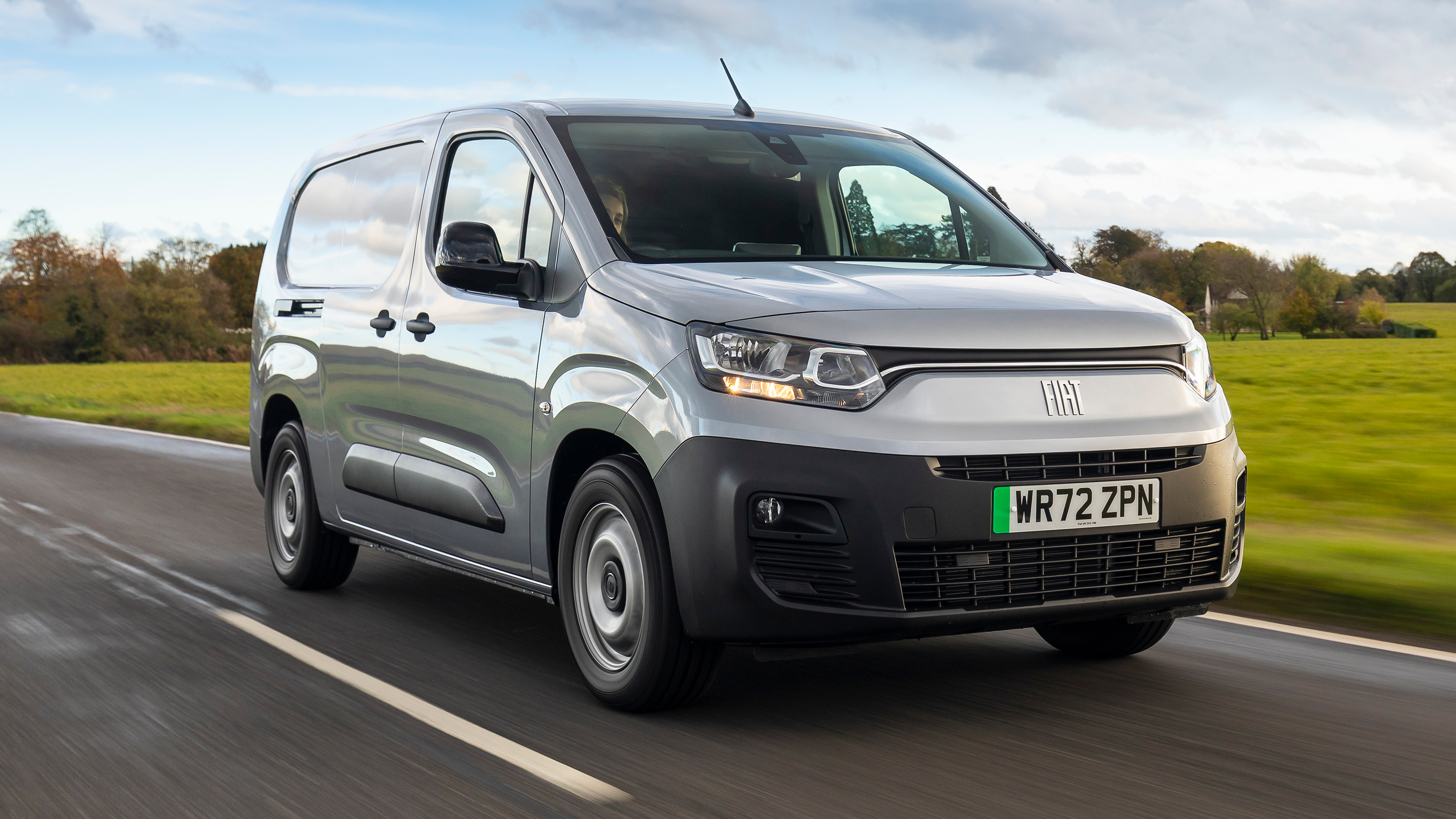 Fiat e-Doblo - front tracking