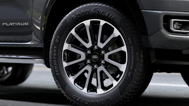 Ford Ranger Platinum - front o/s wheel